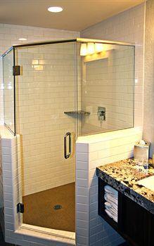 Driftwood Hotel 3*