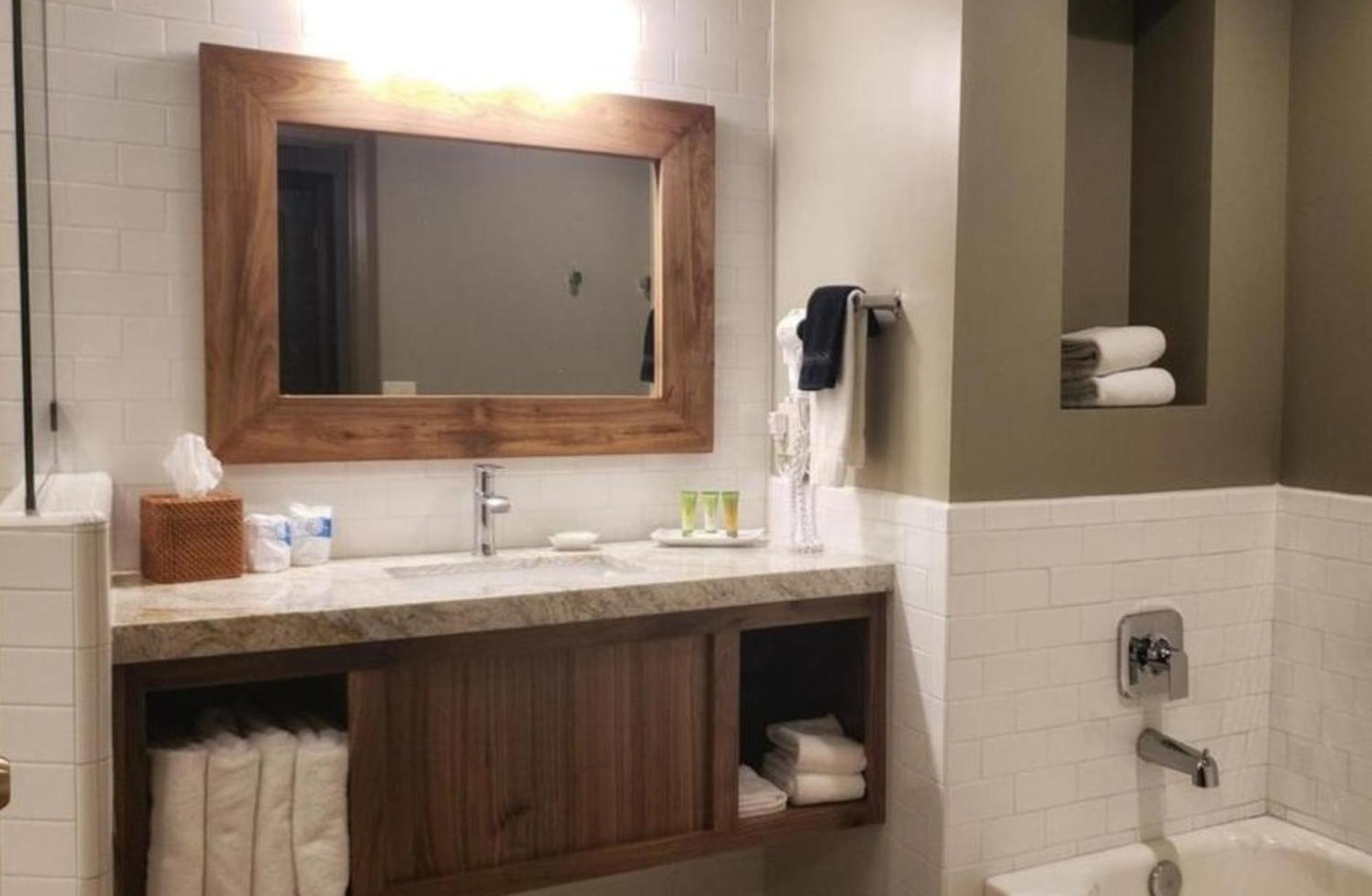 Driftwood Hotel 3*