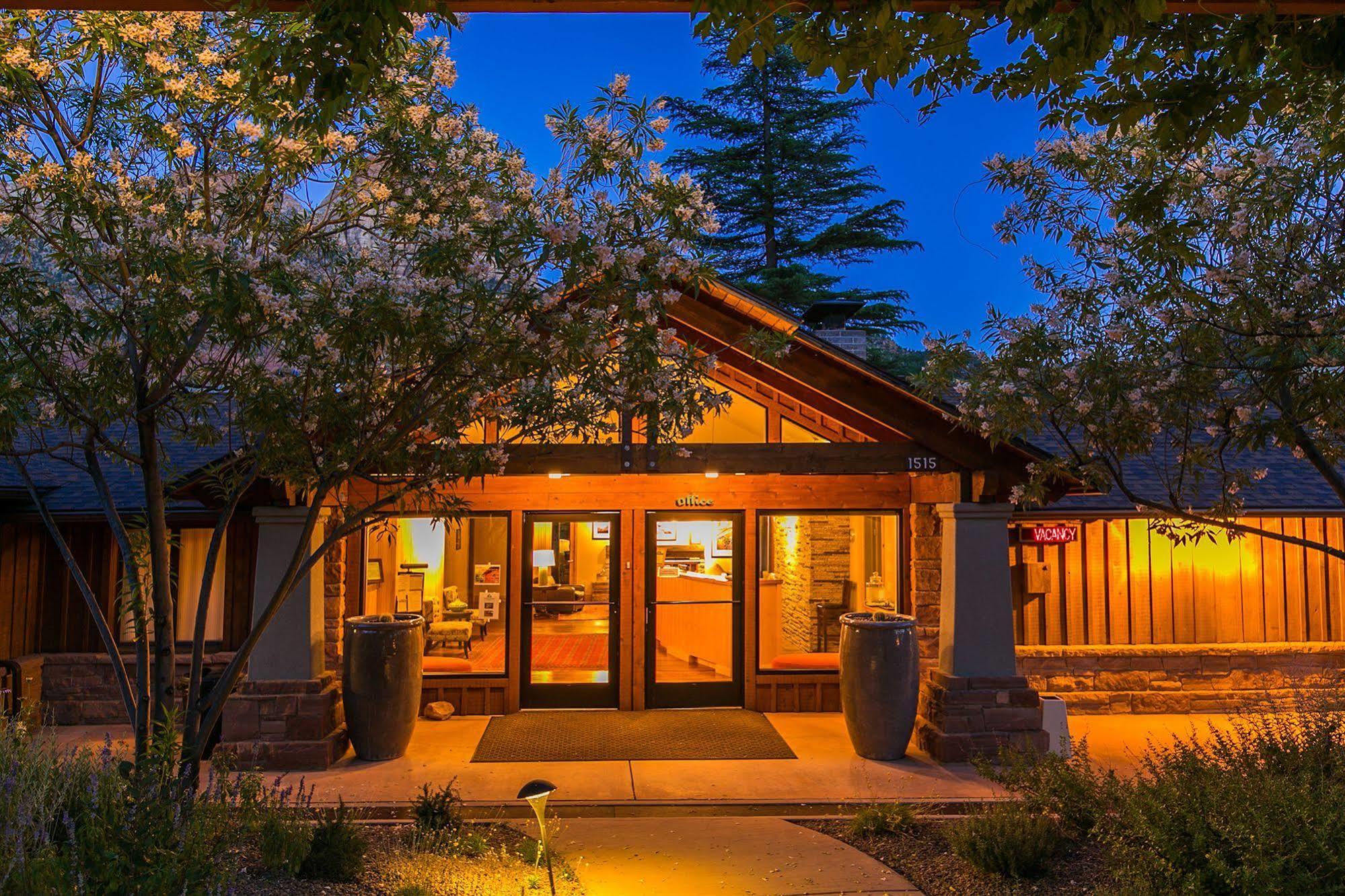 Driftwood Hotel Springdale
