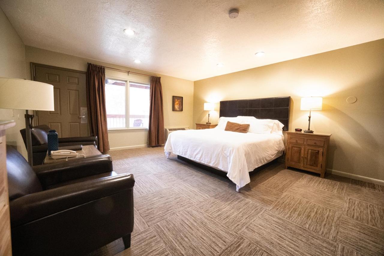 Driftwood Hotel
